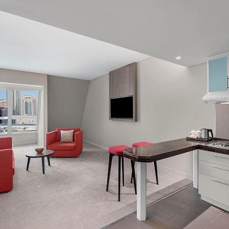 Leva Hotel Mazaya Centre Дубай Екстериор снимка