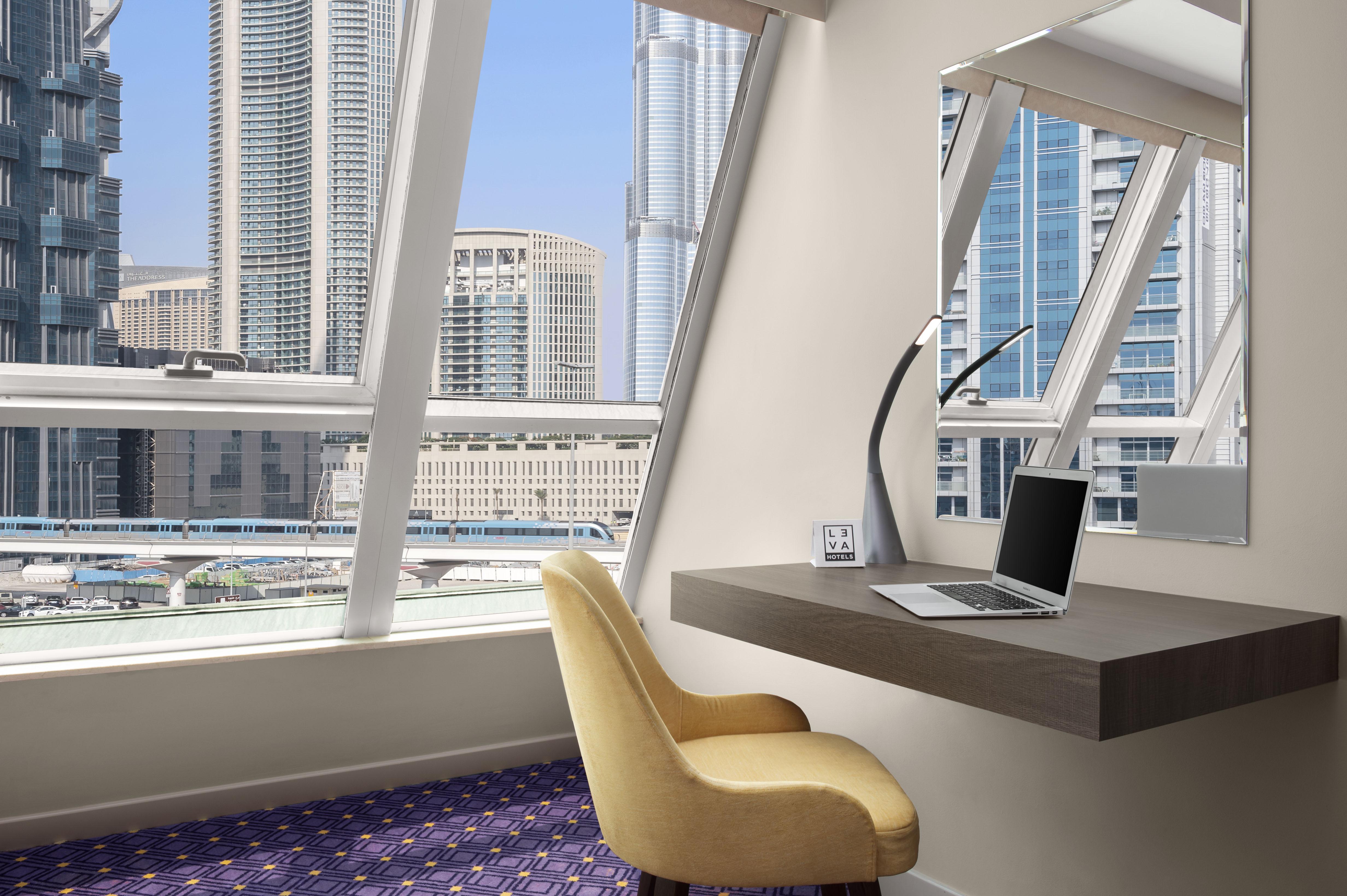 Leva Hotel Mazaya Centre Дубай Екстериор снимка