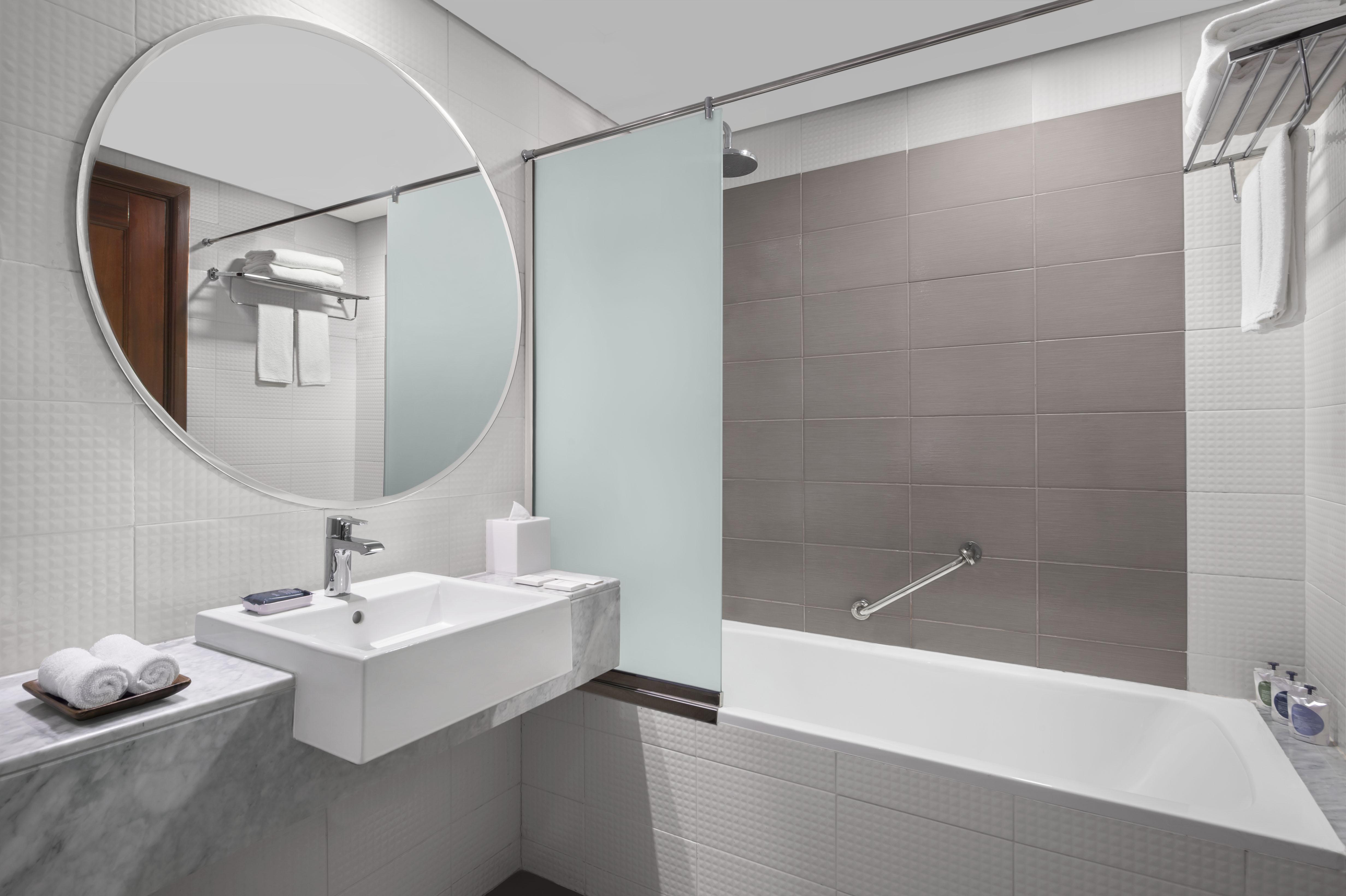 Leva Hotel Mazaya Centre Дубай Екстериор снимка