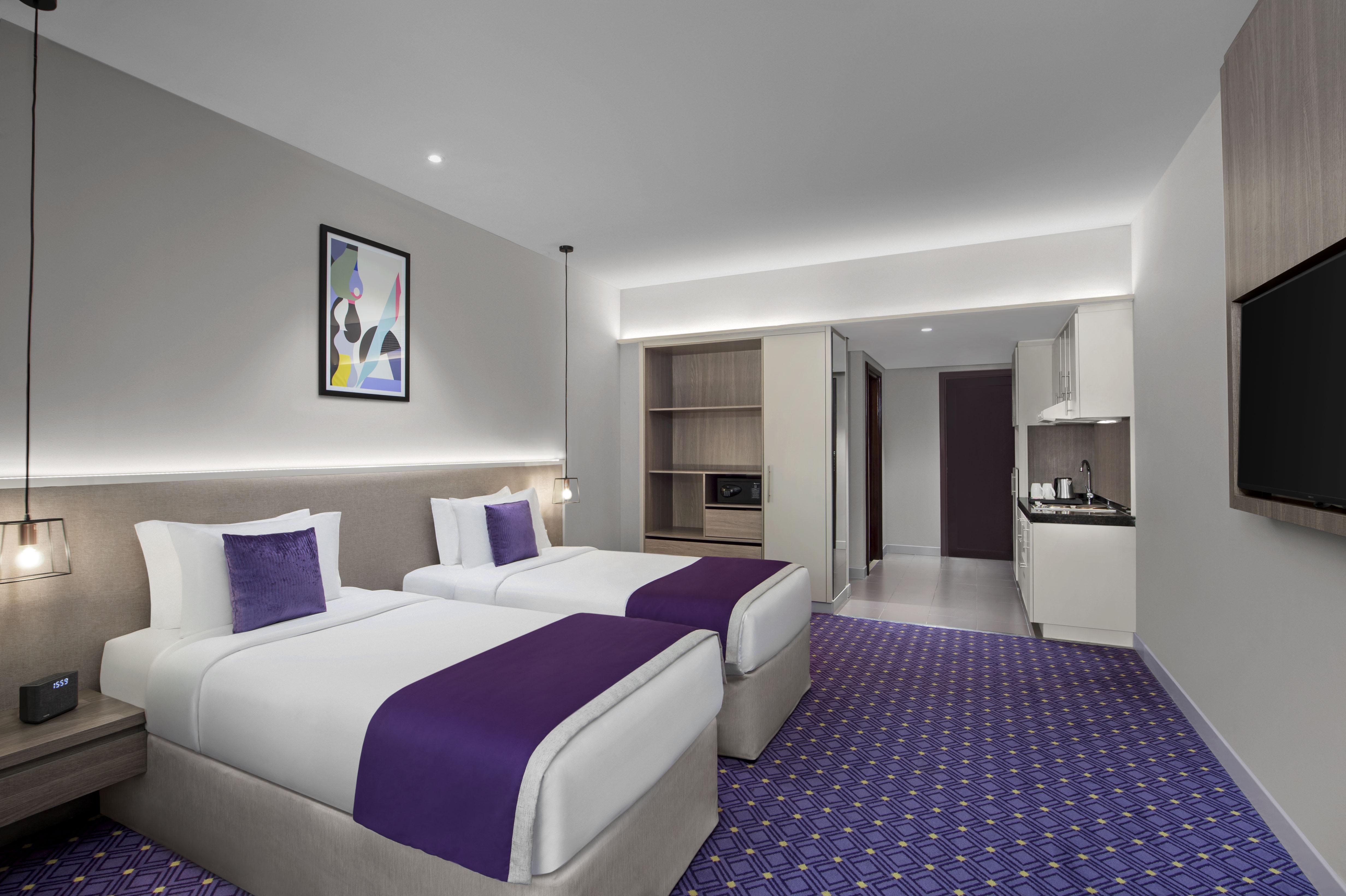 Leva Hotel Mazaya Centre Дубай Екстериор снимка