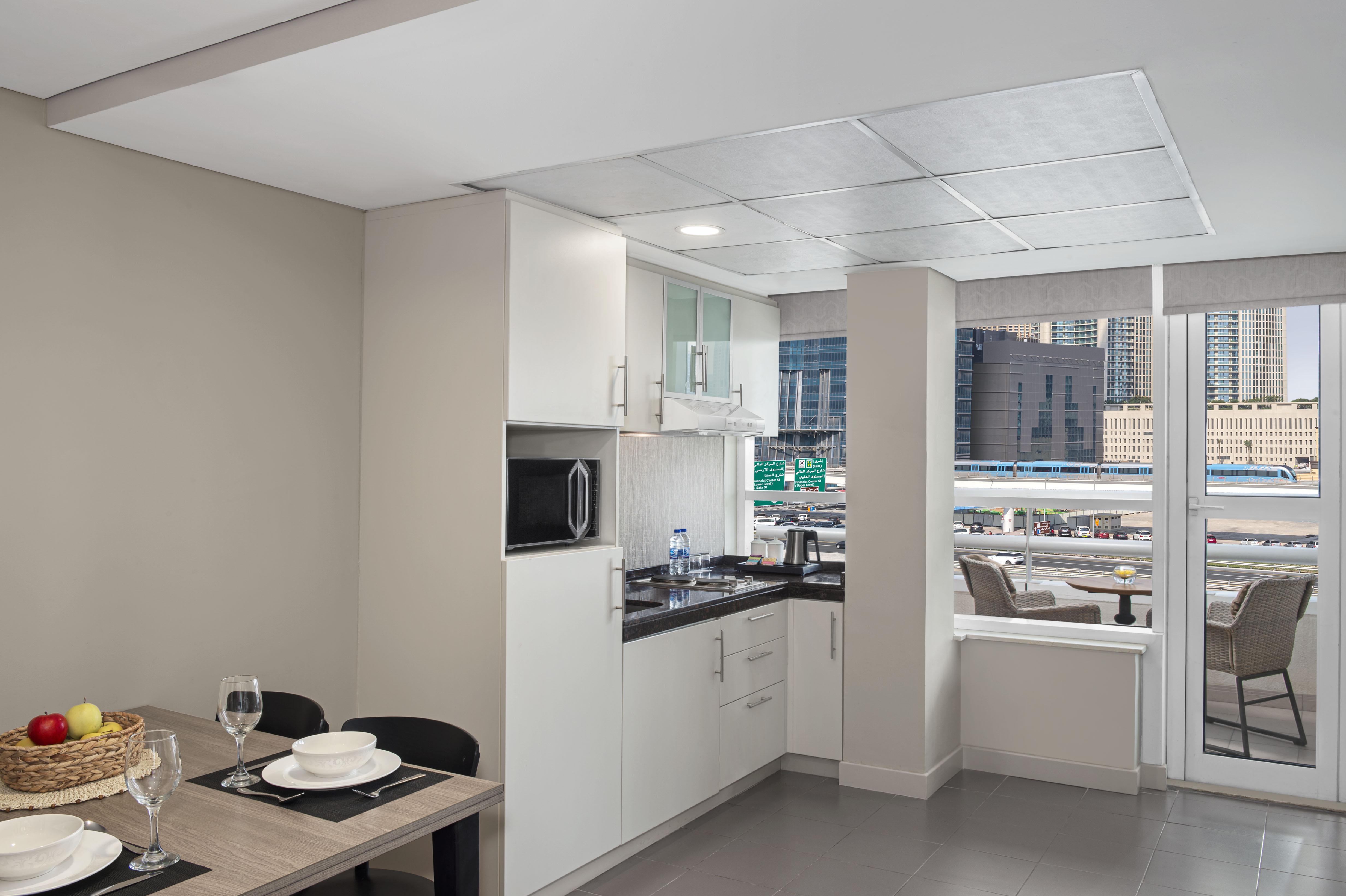 Leva Hotel Mazaya Centre Дубай Екстериор снимка