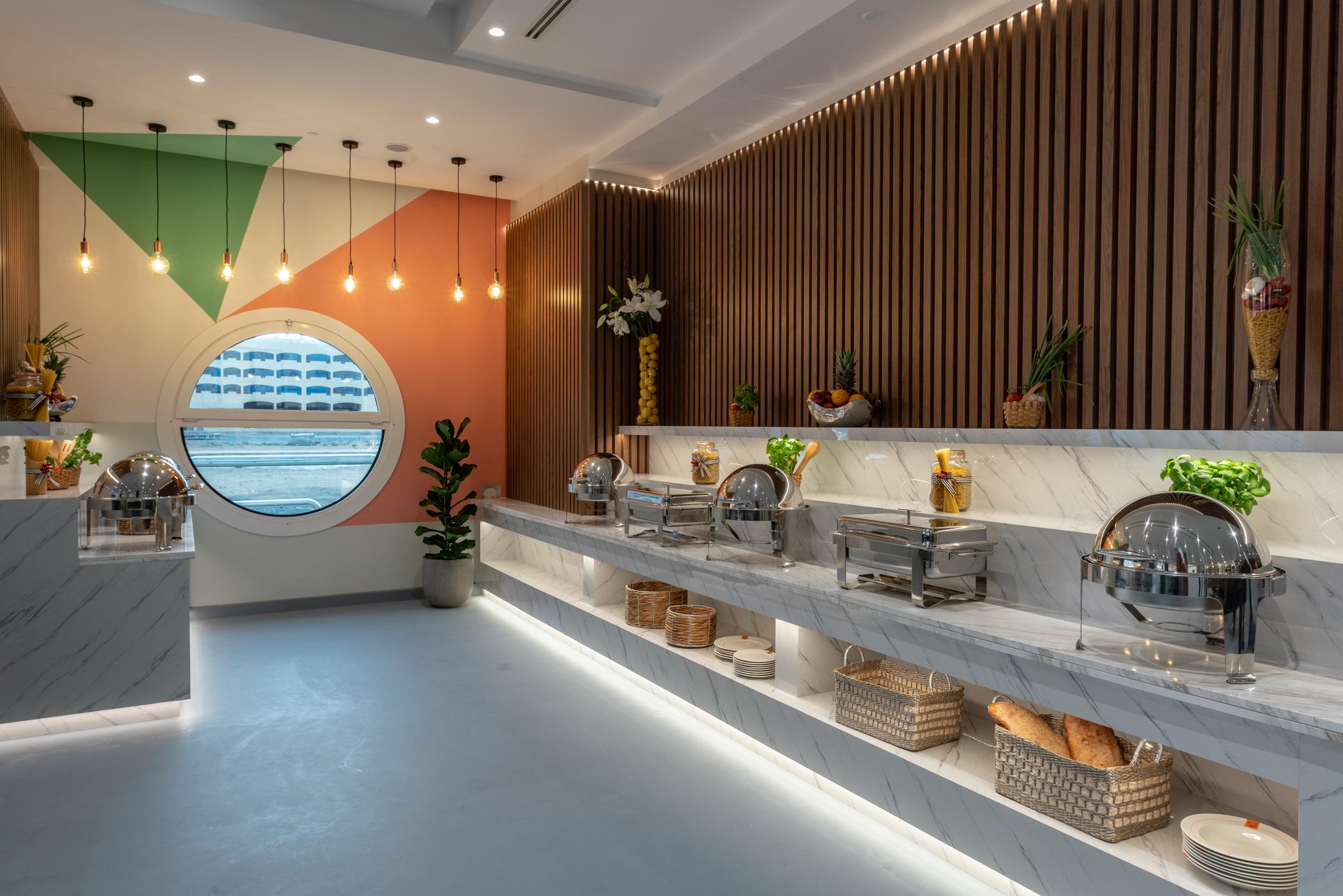 Leva Hotel Mazaya Centre Дубай Екстериор снимка
