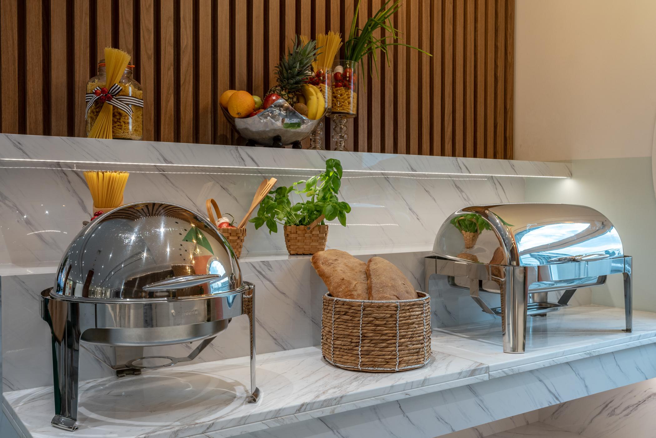 Leva Hotel Mazaya Centre Дубай Екстериор снимка