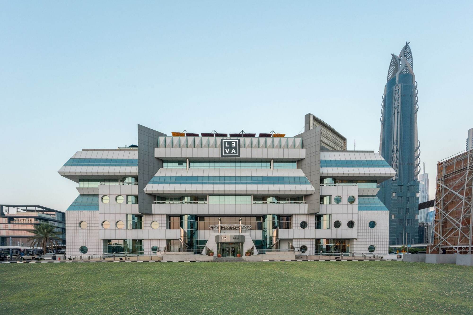 Leva Hotel Mazaya Centre Дубай Екстериор снимка